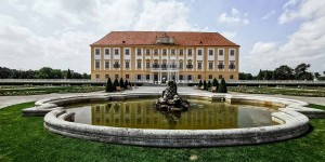Beitragsbild des Blogbeitrags Das Spiel mit dem Essen im historischen Umfeld von Schloss Hof