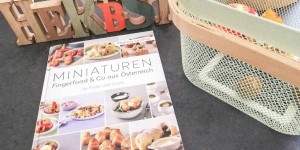 Beitragsbild des Blogbeitrags Miniaturen – Fingerfood & Co aus Österreich – ein Buch für verspielte Feste und Gäste