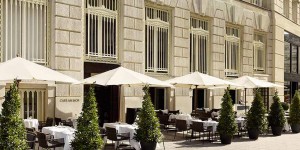 Beitragsbild des Blogbeitrags Café am Hof – Park Hyatt goes Kaffeehaus & Apfelstrudel