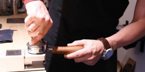 Beitragsbild des Blogbeitrags MUMAC Academy Krems: Kaffee erleben mit Benjamin Graf
