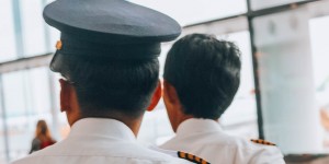 Beitragsbild des Blogbeitrags Travel Tipps: 12 Tipps für den Langstreckenflug – so kannst du den Flug genießen #iflywiththai