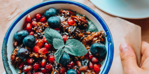 Beitragsbild des Blogbeitrags Alleine auf Reisen essen gehen | Tipps für Alleinreisende