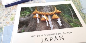 Beitragsbild des Blogbeitrags Ich gestalte ein Fotobuch – Eine Reise auf Papier