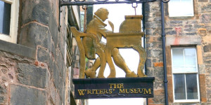 Beitragsbild des Blogbeitrags The Writers‘ Museum Edinburgh 