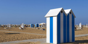 Beitragsbild des Blogbeitrags Bibione – Strandurlaub mit Leuchtturm 