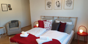Beitragsbild des Blogbeitrags Wohnen im Red Monkey Apartment in Wien