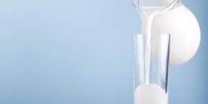 Beitragsbild des Blogbeitrags Test: AND SOY – Pflanzenmilch selber machen