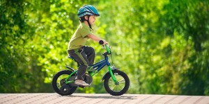 Beitragsbild des Blogbeitrags Das erste Fahrrad: So findest du das passende Fahrrad für dein Kind 
