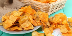 Beitragsbild des Blogbeitrags Selbstgemachte Kartoffelchips aus der Mikrowelle