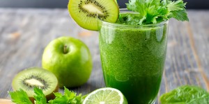 Beitragsbild des Blogbeitrags Grüne Smoothies – Vitamine für einen guten Start in den Tag 