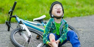 Beitragsbild des Blogbeitrags Verletzungen bei Kindern richtig versorgen
