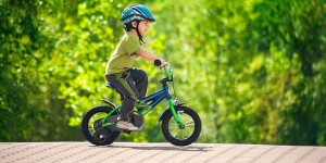 Beitragsbild des Blogbeitrags Das erste Fahrrad: So findest du das passende Fahrrad für dein Kind 