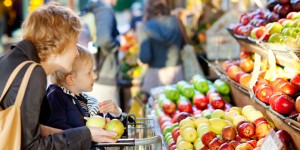 Beitragsbild des Blogbeitrags 10 Tipps zum entspannten Einkaufen mit Kindern