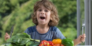 Beitragsbild des Blogbeitrags Obst und Gemüse anbauen am Balkon – so einfach geht es 