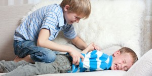 Beitragsbild des Blogbeitrags Streit unter Geschwistern: Was tun? 