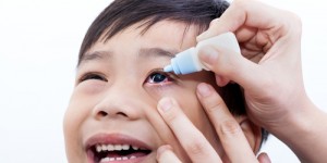 Beitragsbild des Blogbeitrags Bindehautentzündung: Die besten Hausmittel für Kinder