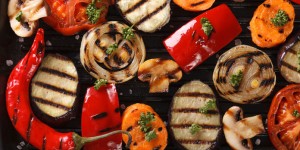 Beitragsbild des Blogbeitrags Vegan Grillen: Tipps für die Sommerparty