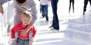 Beitragsbild des Blogbeitrags Eislaufen in Wien: Die schönsten Eislaufplätze für die ganze Familie