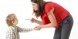 Beitragsbild des Blogbeitrags Hilfe, mein Kind macht mich aggressiv! 