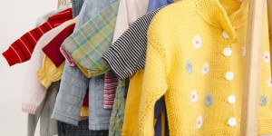 Beitragsbild des Blogbeitrags 9 Tipps für Kinderkleidung ohne Gift