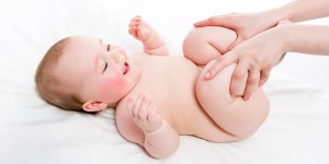 Beitragsbild des Blogbeitrags Babymassage: Warum soll ich mein Baby massieren? 