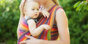Beitragsbild des Blogbeitrags Tragen: Warum Babys getragen werden wollen und es ihnen gut tut