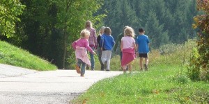 Beitragsbild des Blogbeitrags Wandern mit Kind und Kegel: Urlaub vor der Haustür