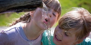 Beitragsbild des Blogbeitrags Wasser trinken: Warum trinken so wichtig ist