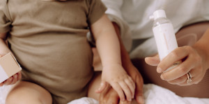 Beitragsbild des Blogbeitrags Naïf Natural Skincare – endlich gut verträgliche Hautpflege für Babys