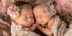 Beitragsbild des Blogbeitrags Von Zwillingsmüttern zu Zwillingsmüttern: 10 Tipps für werdende Zwillingsmütter! 