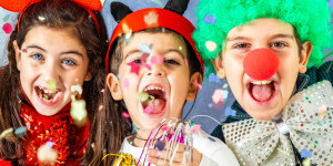 Beitragsbild des Blogbeitrags Fasching: Ideen für Snacks, Kostüme & Partyspiele