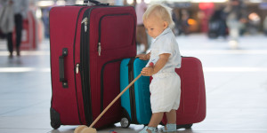 Beitragsbild des Blogbeitrags Fliegen mit Baby und Kleinkind