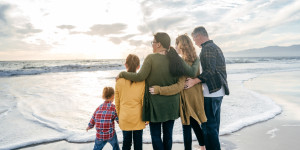 Beitragsbild des Blogbeitrags Entspannt in den Urlaub mit Kindern starten!