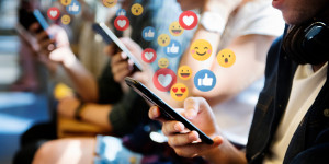 Beitragsbild des Blogbeitrags Neuzeitliche Gefahren: Wieso euch der Digitalkonsum eurer Kids nicht völlig egal sein sollte