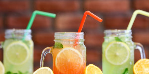 Beitragsbild des Blogbeitrags Rezepte für selbstgemachte Limonaden, Eistee und Smoothies