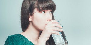 Beitragsbild des Blogbeitrags Warum es beim Wasser trinken auf den richtigen Zeitpunkt ankommt 