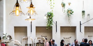 Beitragsbild des Blogbeitrags Berlin Food Guide – vom Café in Wayoming-Style bis zum Dinner in Wohnzimmer Atmosphäre 