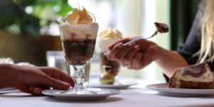 Beitragsbild des Blogbeitrags Wiener Kaffeespezialitäten – oder auch ‚warum ist da Rum im Kaffee und was ist eigentlich eine Melange?‘ 