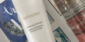 Beitragsbild des Blogbeitrags Artistry Eye & Lip Makeup Remover oder weg mit der Schminke 