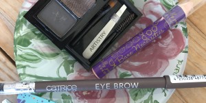 Beitragsbild des Blogbeitrags Braune Brauen: Rubis Switzerland, Ash-Ton und Gimme Brow 