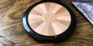 Beitragsbild des Blogbeitrags Sonne, Frankreich und Blumen mit Guerlain Terracotta Bronzer und Mon Guerlain Eau Florale 