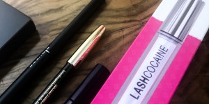 Beitragsbild des Blogbeitrags Gewinnspiel Eyes On Fleck mit Lancôme, Karl Lagerfeld und LashCoca!ne 