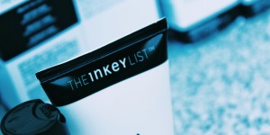 Beitragsbild des Blogbeitrags The Inkey List: leistbare Pflege mit DEM Know How 