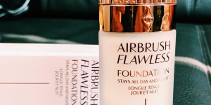 Beitragsbild des Blogbeitrags Charlotte Tilbury Airbrush Flawless Foundation: Review 