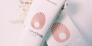Beitragsbild des Blogbeitrags Omorovicza Mineral UV Shield: Sonnenschutz der Luxusklasse