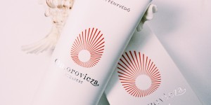 Beitragsbild des Blogbeitrags Omorovicza Mineral UV Shield: Sonnenschutz der Luxusklasse 