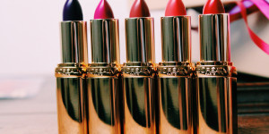 Beitragsbild des Blogbeitrags Nicht ohne meinen Lippenstift: LOréal Paris Color Riche