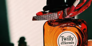 Beitragsbild des Blogbeitrags Winterdüfte: Lancôme Idole und Hermès Twilly Eau Poivrée