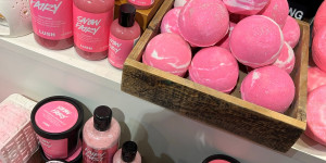 Beitragsbild des Blogbeitrags Weihnachtskollektion 2023 bei Lush