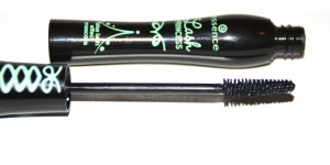 Beitragsbild des Blogbeitrags Review: Essence Lash Princess false lash effect Mascara